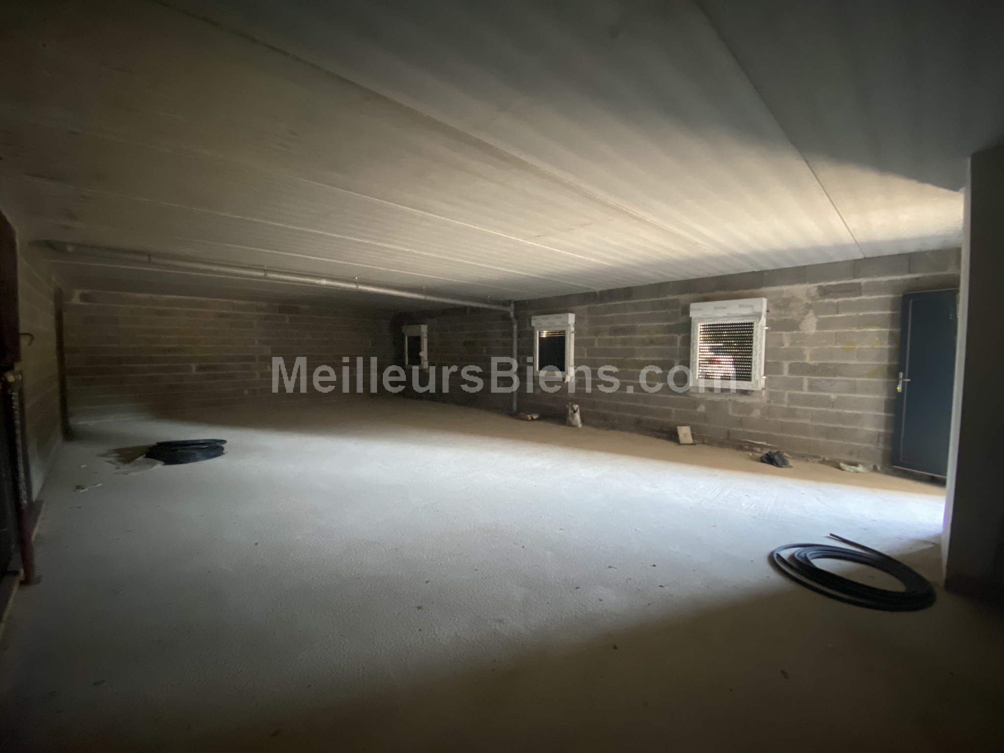 Custines, Entrepôt de 80M2