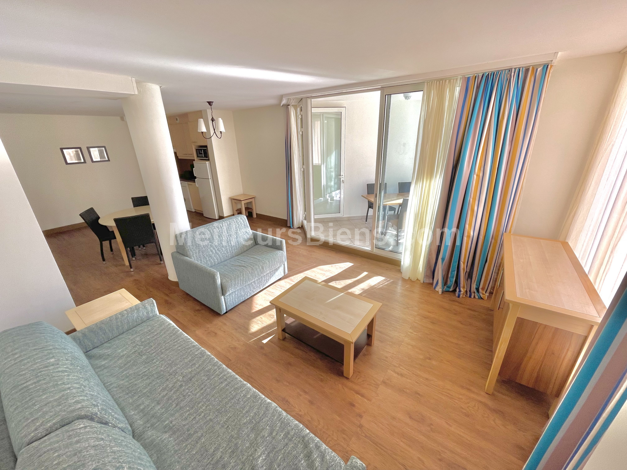 PORT FREJUS- grand T3 70m2 avec loggia dans résidence privée avec piscine à 20 m de la plage !