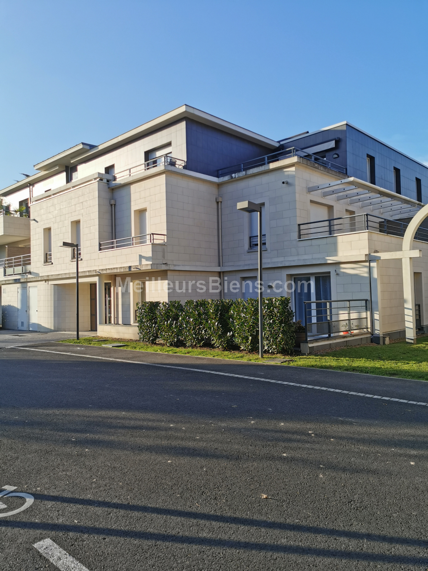 SAINT CYR SUR LOIRE, appartement type III 62 m2, terrasse, garage