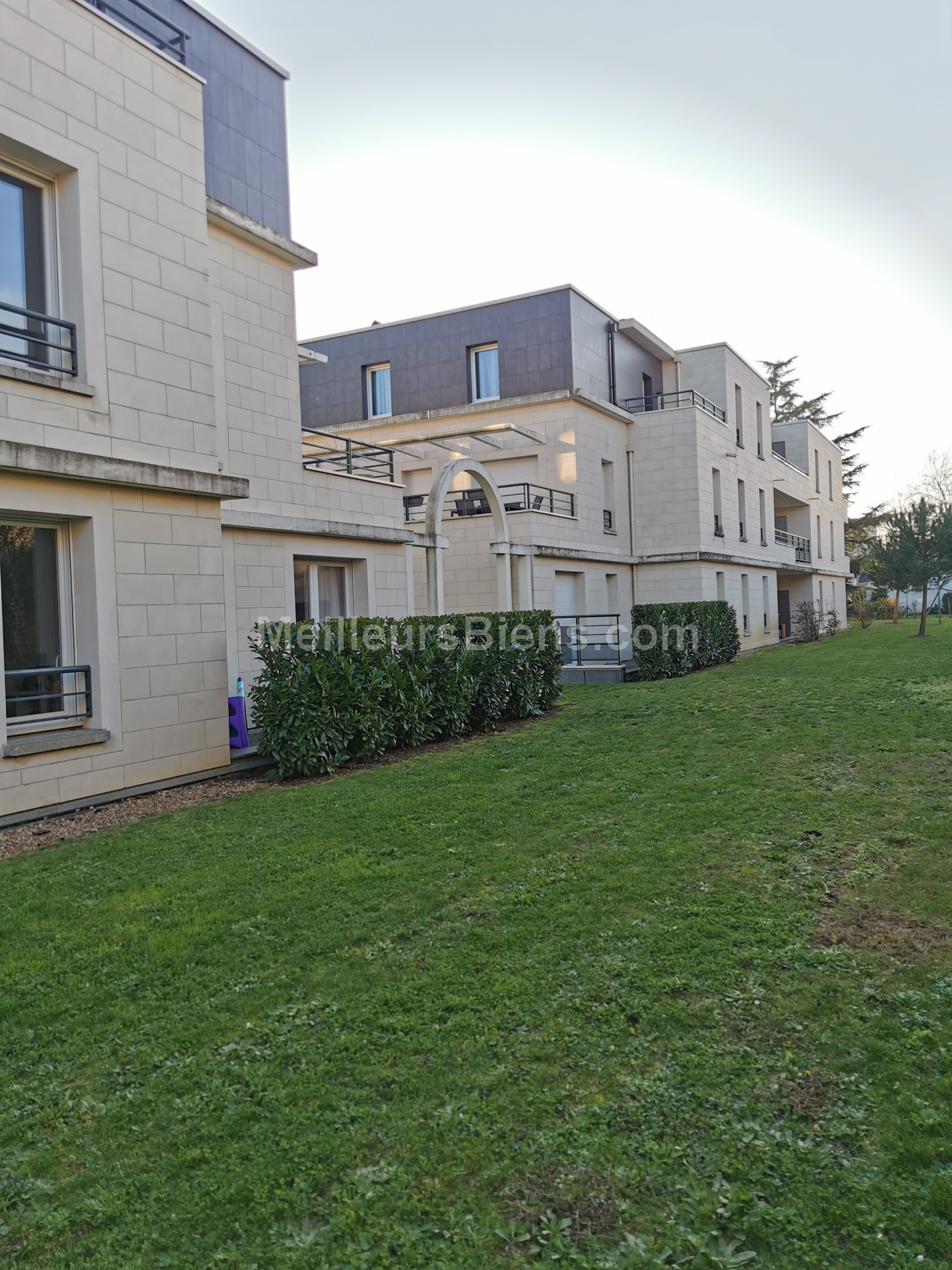 SAINT CYR SUR LOIRE, appartement type III 62 m2, terrasse, garage