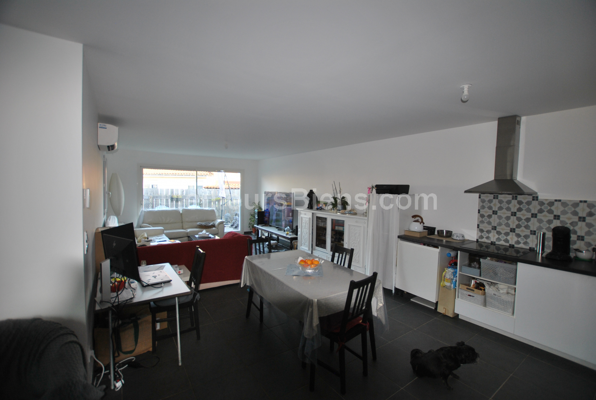 Maison 2 chambres. Budget 289 000 €.